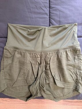 Old Navy Olive Green Women’s Maternity Shorts